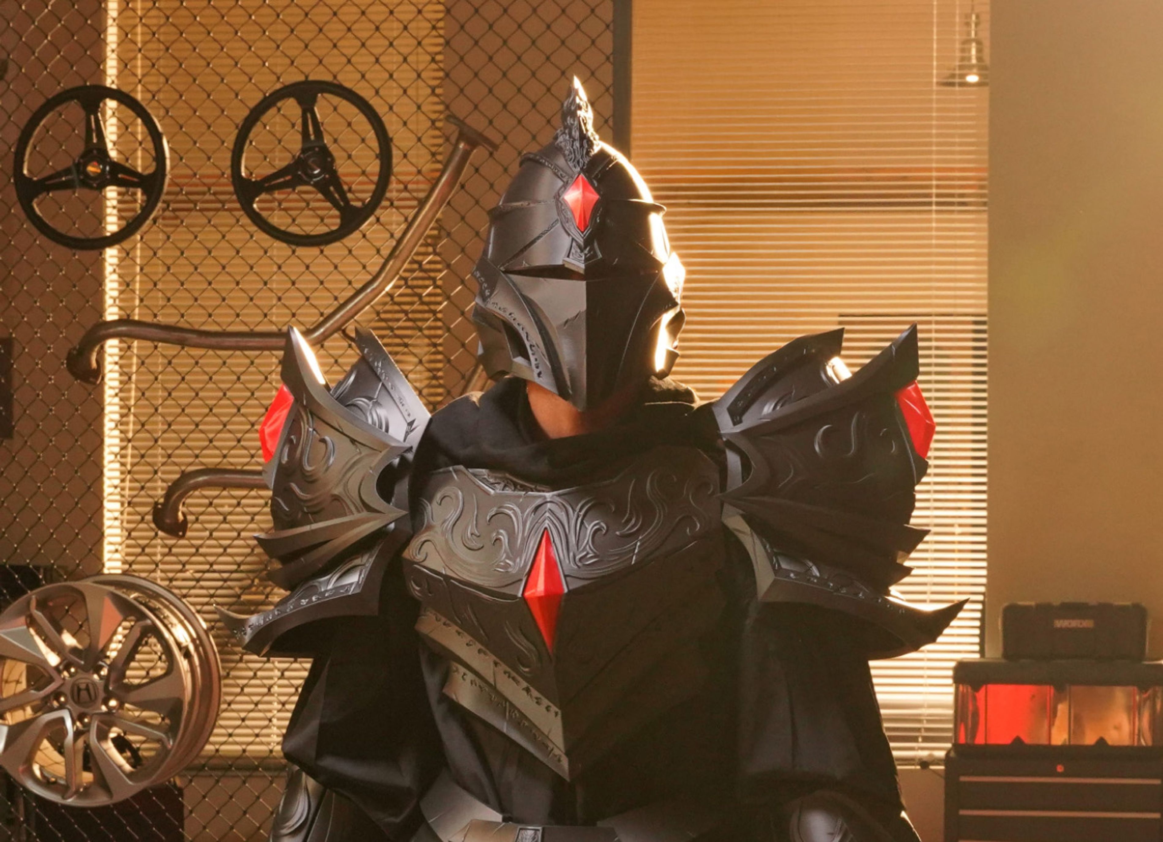 https://store.bblcdn.com/s1/default/00d6f6004dac413fa1b1af00faa6ad56/namehelmet_and_armoursize19201280.jpg