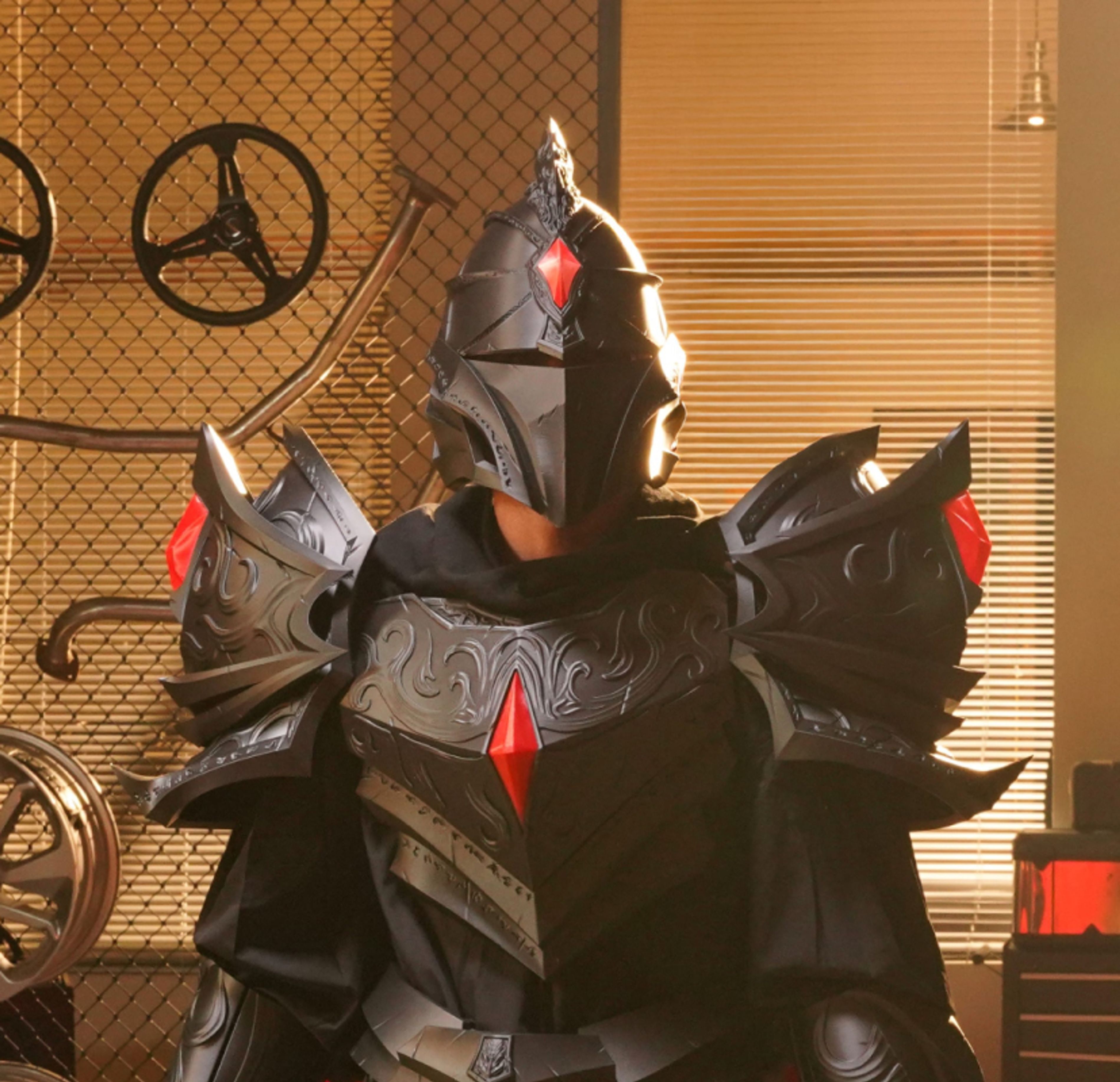 https://store.bblcdn.com/s1/default/00d6f6004dac413fa1b1af00faa6ad56/namehelmet_and_armoursize19201280.jpg