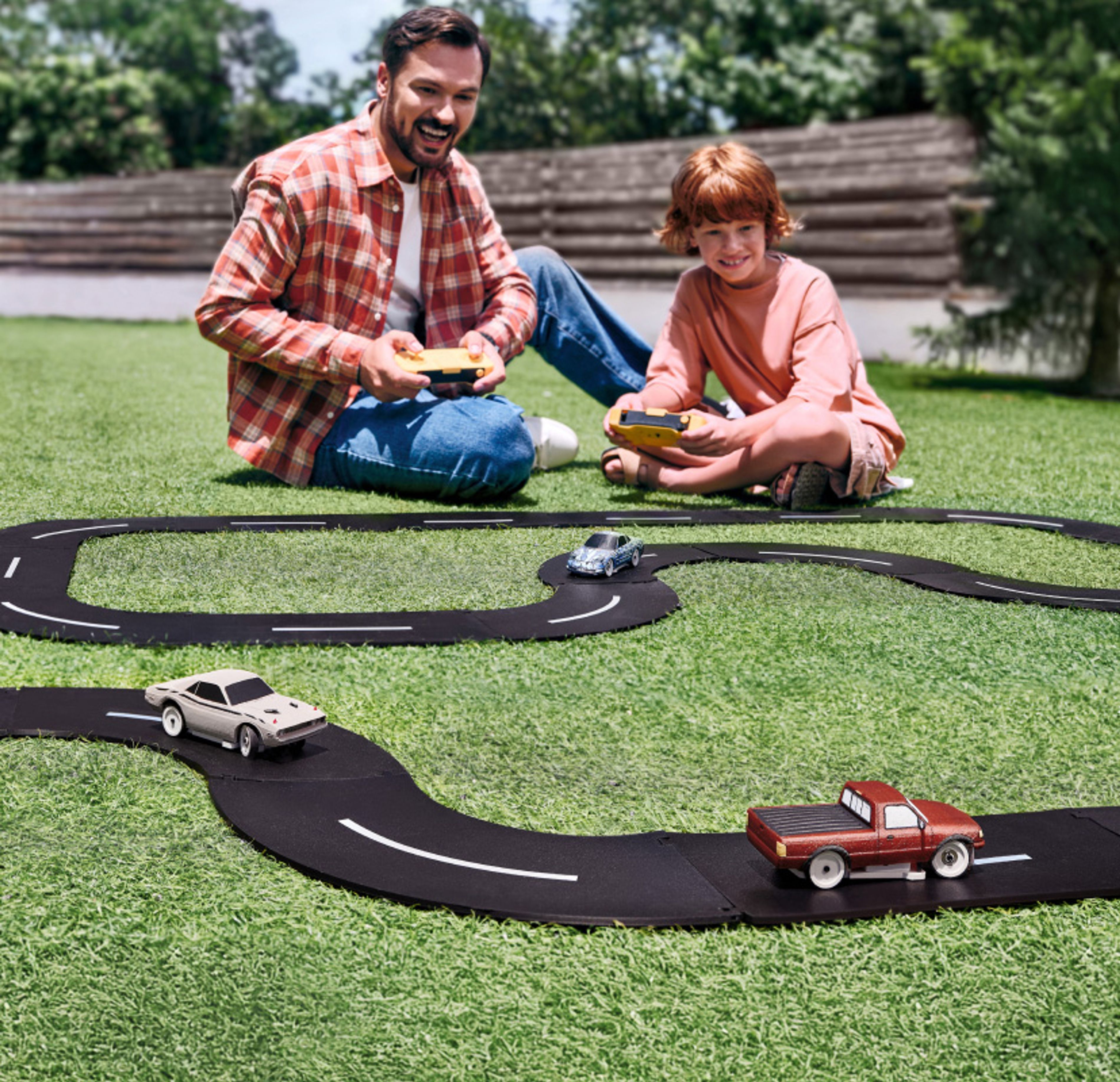 https://store.bblcdn.com/s1/default/0c39fb1c524b4caf9a49a36c7ffa4467/name_Racing_track_PC.jpg